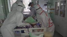 Riziko hospitalizace je u lidí s mutací delta mnohem vyšší, zjistili vědci