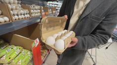 Vejce za pětikorunu aby člověk pohledal. Za vysoké ceny může nedostatek i USA