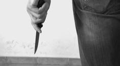 18letá dívka měla pobodat svého partnera. Muž po potyčce zemřel