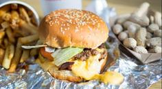 V Česku už brzy otevře oblíbený fastfoodový řetězec. Zveřejnili nový termín