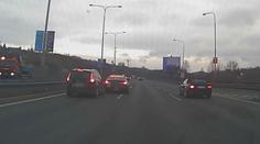 Agresor v BMW trestal pomalejší řidiče na pražském okruhu. Na čí jste straně?