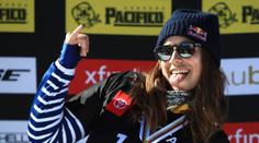 Samková v problémech, snowboardistka si zlomila oba kotníky a musí na operaci