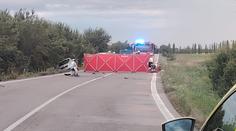 Smrtelná nehoda na Nymbursku. Po střetu pěti aut zemřel řidič, šest zraněných
