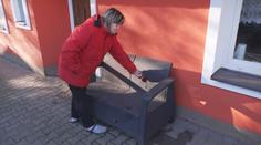 Lidé stále počítají škody ze silvestra. Petardy jim poničily domovy i auta
