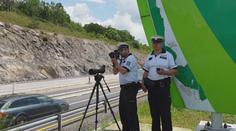 Nepozornost za volantem nebo pasažéři v kufru. V Česku přibývají přestupky na silnicích