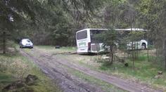 V lese u hranic s Německem našli opuštěný autobus!