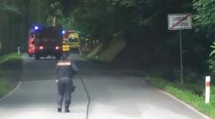 V Krkonoších spadl strom na projíždějící auto. Zemřela řidička, případ řeší GIBS