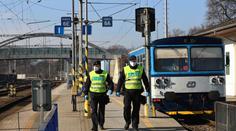 Muž cestoval vlakem na černo. Originální výmluva překvapila i policisty