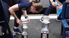 Další zničená trofej za dva týdny. Tentokrát si Red Bull rozbil týmový pohár