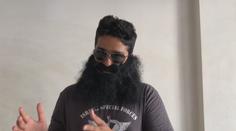 VIDEO: Mladý muž z Indie žaluje své rodiče kvůli zplození