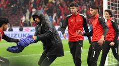 Nechutnosti ve finále AFCONu. Hráči i podavači míčů kradli ručník soupeři