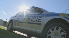 Policie pátrala po dvou holčičkách. S otcem byly v zahraničí