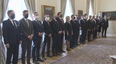 Někteří ministři se nedomluví anglicky. Při jednáních spoléhají na tlumočníky