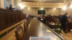 Jak se maká ve sněmovně? Nijak! Ministři nepřišli, poslanci museli čekat