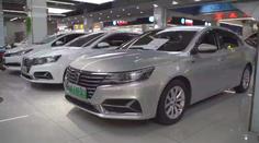 Autosalón nabízel luxusní auta. Všechna výrazně pod cenou