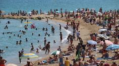 "Táhněte!" vzkazují Španělé turistům. Neváhají na ně i zaútočit