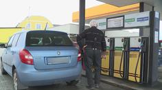 Ceny benzínu nadále rostou, pomalu dotahují březnový rekord