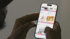 Češi čím dál víc nakupují přes telefon. Na internetu často pořizují i potraviny