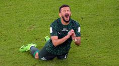 Saúdský obránce byl po chybě zdrcený. V kabině ho uklidňoval ministr sportu