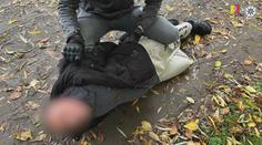 Pokus o znásilnění v Praze: Muž na ženu mířil pistolí. Policie dopadla podezřelého
