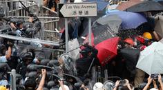 Násilné protesty v Hongkongu, 27 lidí skončilo v nemocnici!