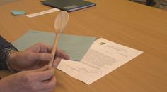 Bek dostává vařečky. Obce tak protestují proti změně financování nepedagogů