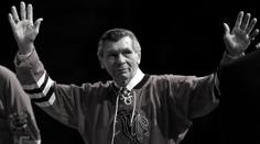 Zemřel Stan Mikita. Slovák, který v NHL vymyslel zahnutou čepel