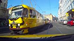 Jak předjíždět a objíždět tramvaj? Řada řidičů tomu pořád nerozumí!