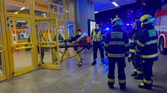 Muž spadl v Praze pod metro. Vytáhli ho cestující, skoro nic mu nebylo