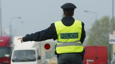 Angličan unesl přítelkyni s dítětem a utíkal Evropou. Chytili ho u Domažlic