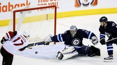 Pavelec zažil parádní návrat. V zámoří se mluví o zákroku roku!