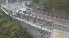 Nehoda jak z filmu: Řidička v Brně skončila v betonových svodidlech