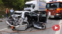 Řidič po nehodě, při níž zemřeli dva lidé, zamkl auto a utekl! FOTO VINÍKA UVNITŘ