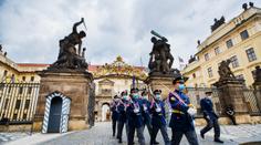 Koronavirus na Pražském hradě! Nakazil se jeden voják Hradní stráže