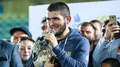 Khabib uvažuje nad změnou, ve hře je souboj s legendou boxu