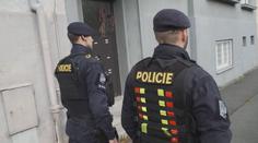 Mladá dívka spolykala prášky a chtěla skočit pod tramvaj. Pomáhala jí policie
