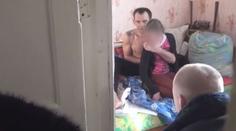 VIDEO: Narkoman s nožem chtěl vyměnit unesenou dívku za drogy