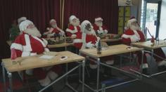 I Santa Claus musí do školy. Za pár dní ho čeká rušné období