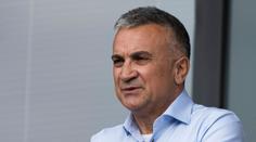 Skandál na AO. Djokovičův otec pózoval u ruských vlajek a podobizen Putina