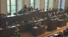 Poslanci odmítli řešit covid pasy. Podle opozice je zákon o nich nadbytečný