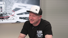 U hraní šipek se učím texty. Jsem jako dítě, které má svůj sen, prozradil herec Hampl