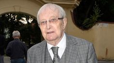 Jiří Suchý skončil v nemocnici, záchranka ho odvezla přímo z divadla