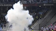 Fanoušci zase řádili. Na Slovácku trefili brankáře, v Malmö létaly světlice