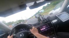 Požár auta nebo 180 km/h v obci. Policie ukázala běžný den v civilním Superbu