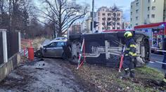 Hrozivě vypadající nehoda v Praze. Do nemocnice odvezli i malé dítě
