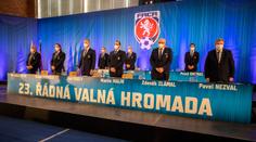 ONLINE: Předsedou FAČR se stal Fousek, Šmicer u voleb neuspěl