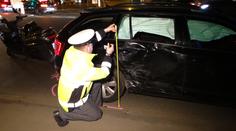 Auto vjelo do cesty motorkářovi, skončil polámaný v nemocnici