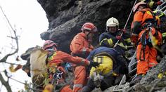 Opilec se předváděl před kamarády. Ze skály ho přijeli sundat hasiči