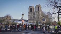 V Paříži se otevírá katedrála Notre-Dame. Turisté se do ní ale nedostanou