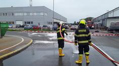 V Olomouci unikla do kanálu kyselina dusičná. Hrozilo její vytečení do řeky